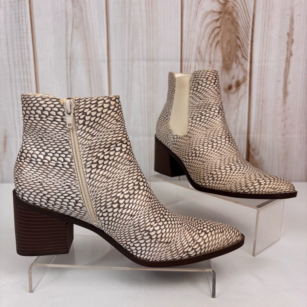 The Limited Kiki Chelsea Boots Vegan Snakeskin Heeled Ankle Booties Tan Size 7.5 - Picture 2 of 16